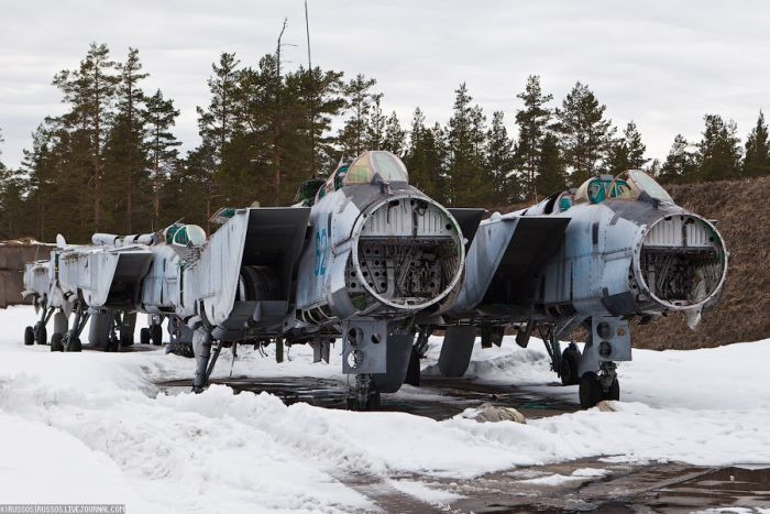 Кладбище самолетов МиГ-31 (26 фото) 