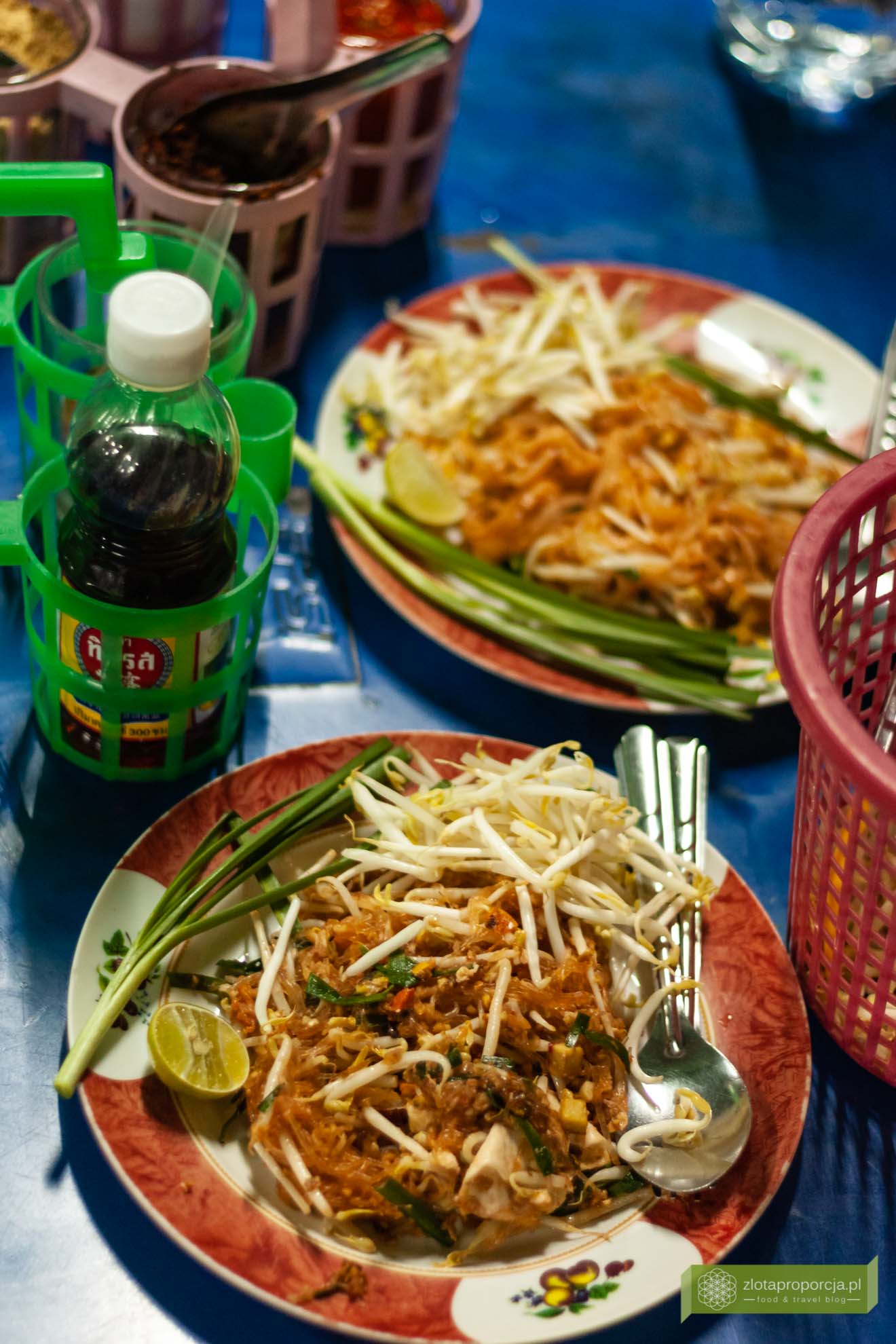 Pad Thai - это тайская классика, самая популярная в Таиланде - идеальное сочетание сладких, кислых и пряных вкусов